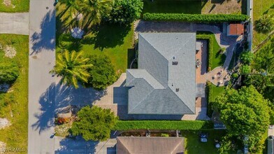 27518 Pinecrest Ln in Bonita Springs, FL - Building Photo - Building Photo