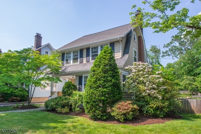 69 Gordonhurst Ave in Montclair, NJ - Building Photo - Building Photo