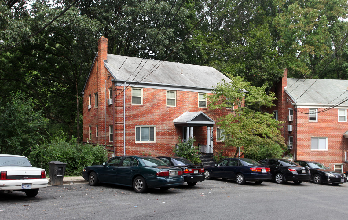 8308 Roanoke Ave in Silver Spring, MD - Foto de edificio