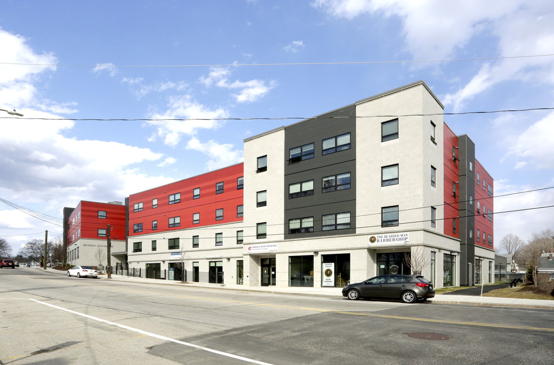 Bradley Commons in Dover, NH - Building Photo