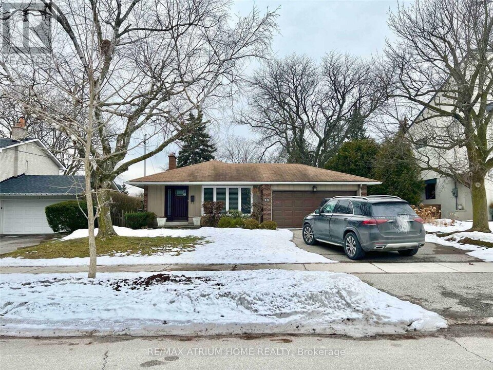 25 Dunlace Dr in Toronto, ON - Building Photo