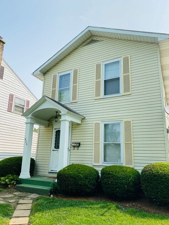 826 3rd St in Marietta, OH - Building Photo