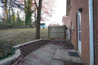 1709 Cedar Hill Rd in Charlottesville, VA - Foto de edificio - Building Photo