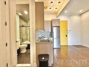 Myrtle Avenue, Unit 3E in Queens, NY - Foto de edificio - Building Photo