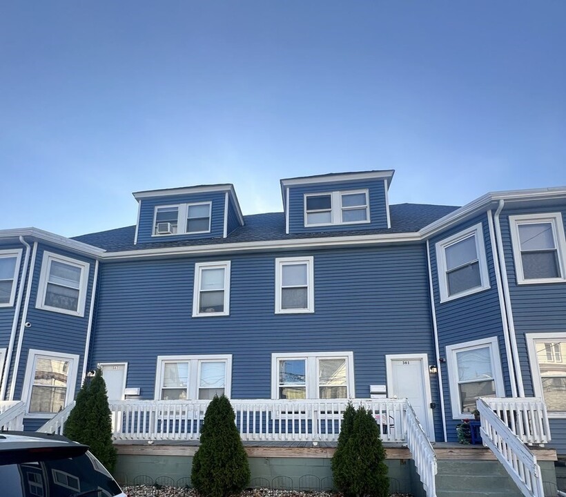 363 Shirley St-Unit -2 in Winthrop, MA - Foto de edificio