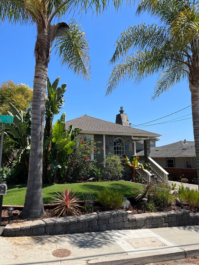 242 Elk St in Santa Cruz, CA - Building Photo - Building Photo