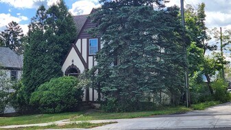 209 N 21st Ave E, Unit #2 in Duluth, MN - Building Photo