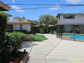 2233 Canyon Dr in Costa Mesa, CA - Building Photo - Building Photo