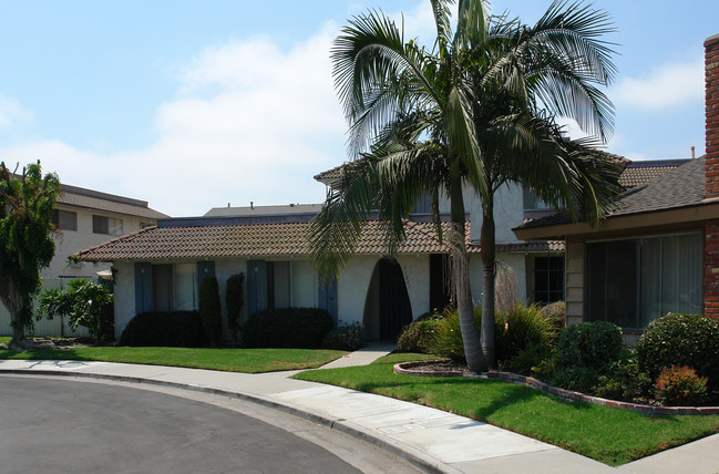 17061 Grove in Huntington Beach, CA - Building Photo - Building Photo