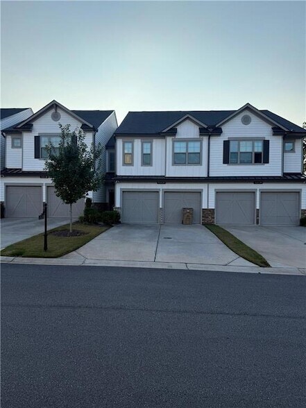 5620 Flint Ln in Cumming, GA - Building Photo