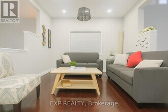 235 Pineland Ct in Waterloo, ON - Building Photo - Building Photo