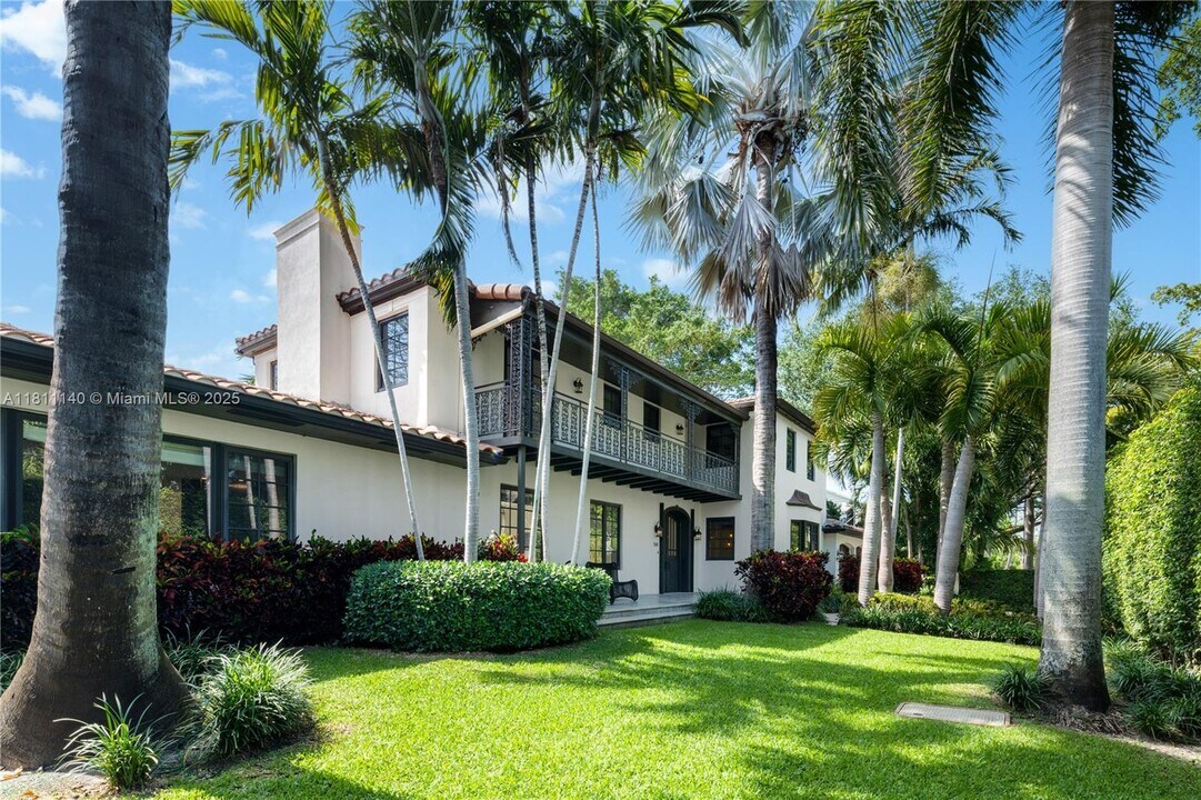 100 E Dilido Dr in Miami Beach, FL - Building Photo