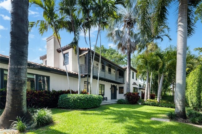 property at 100 E Dilido Dr