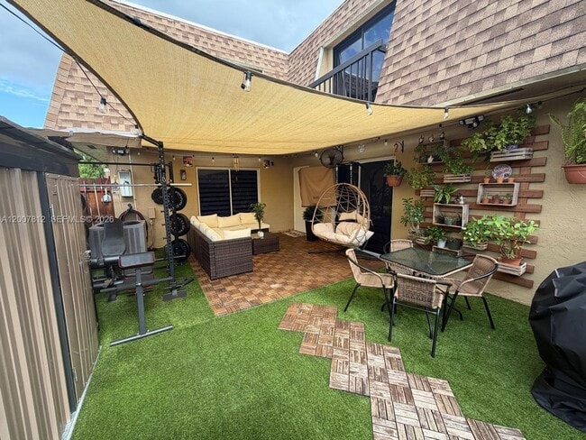 6580 W 24th Ct in Hialeah, FL - Building Photo - Building Photo