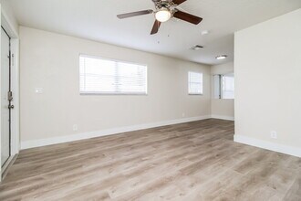 5383 Eadie Pl in West Palm Beach, FL - Foto de edificio - Building Photo