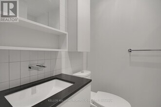 377 Madison Ave in Toronto, ON - Building Photo - Building Photo
