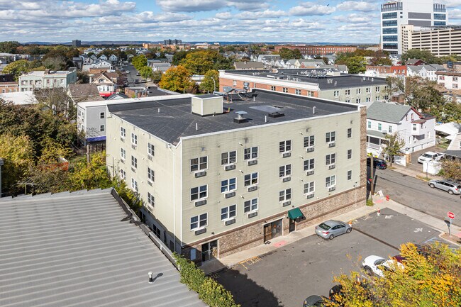 346 Seaman St in New Brunswick, NJ - Building Photo - Building Photo