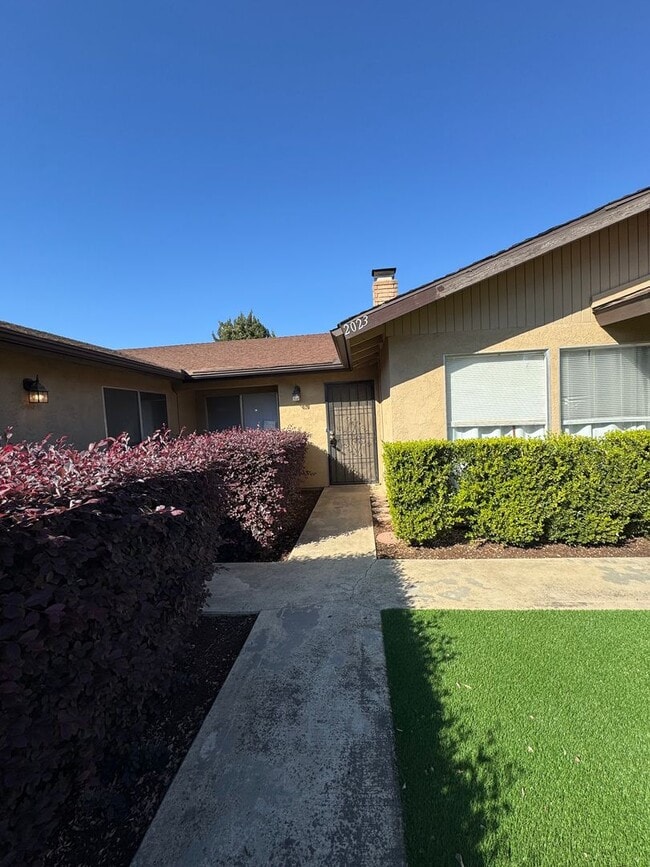 property at 2021-2025 S Tracy Ct