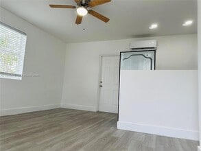 2765 NW 55th St, Unit 2 in Miami, FL - Building Photo - Building Photo