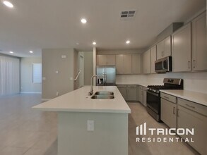 6726 Palmer Crst St in North Las Vegas, NV - Building Photo - Building Photo