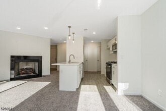 50 Sam Bonnell Dr in Clinton, NJ - Building Photo - Building Photo