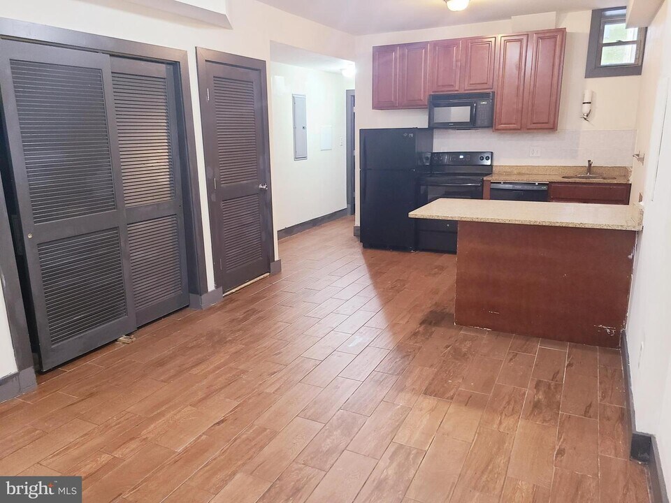 1732 Fontain St Photo