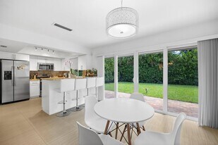 811 Capri St in Coral Gables, FL - Building Photo