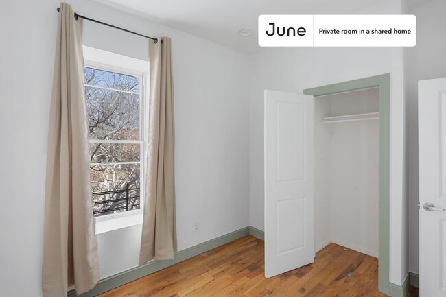 Private bedroom in 4 bed/2 bath Home in New York, NY - Building Photo - Building Photo