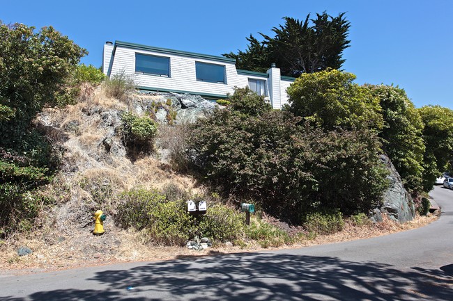 2275 Mar East St in Belvedere Tiburon, CA - Building Photo - Building Photo