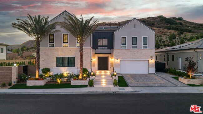 12553 Ridgeline Rd in Los Angeles, CA - Building Photo - Building Photo