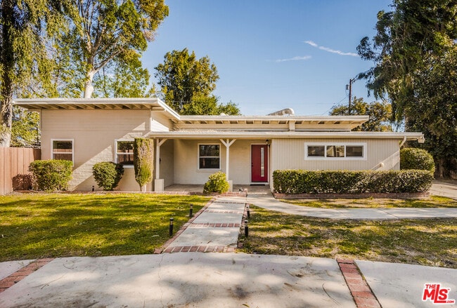 property at 5754 Fallbrook Ave