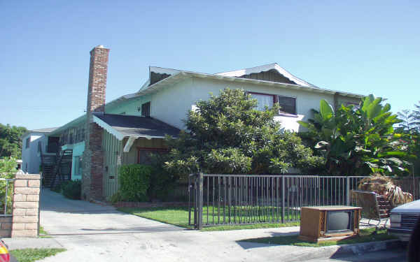 3323 Los Flores Blvd in Lynwood, CA - Building Photo