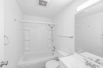 Meadowbrook Apartments in Lakewood, WA - Building Photo - Interior Photo