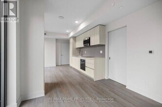 8 Cumberland St in Toronto, ON - Building Photo - Building Photo