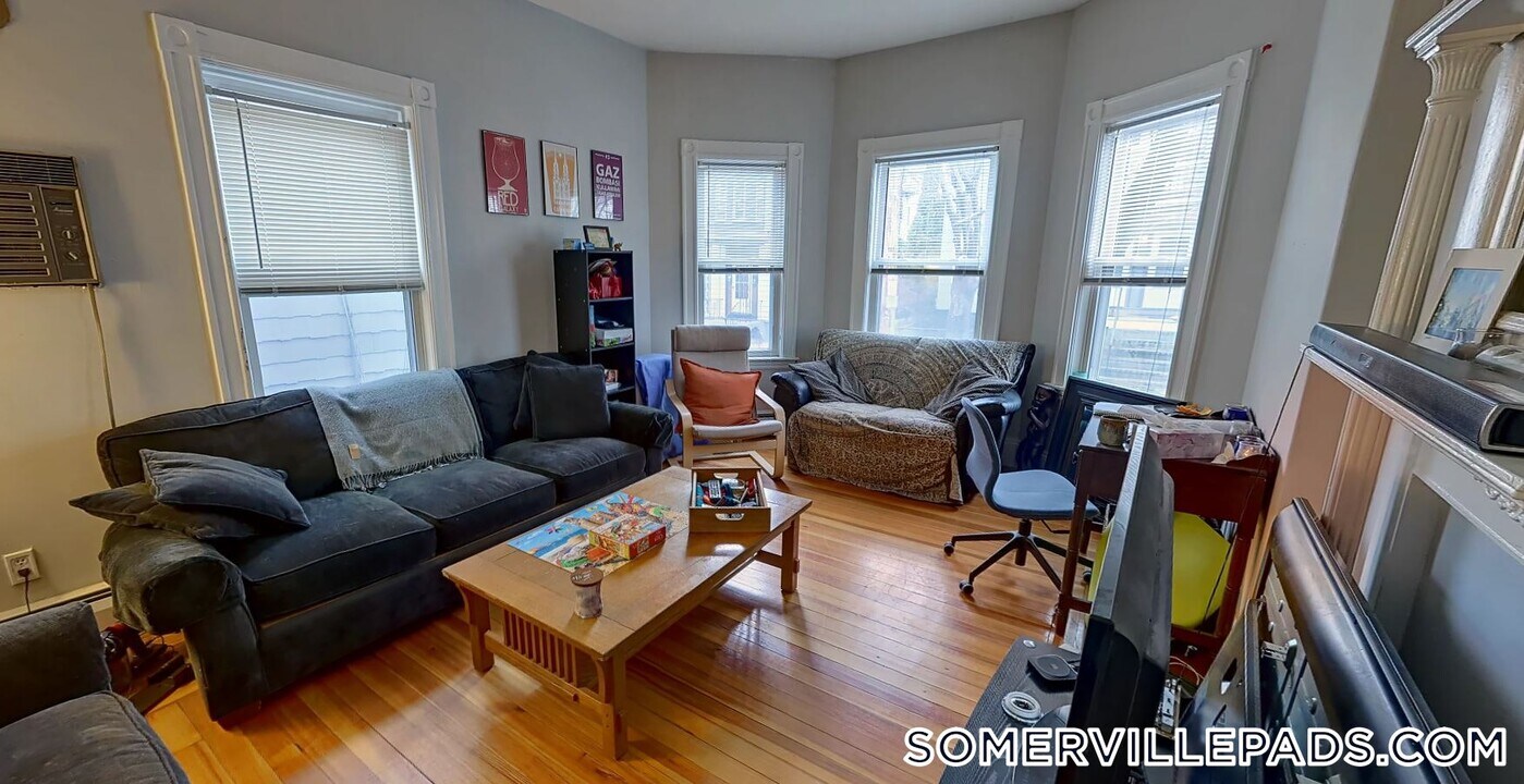 21 Granite St in Somerville, MA - Building Photo