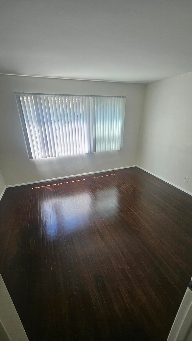 11030 Moorpark St, Unit B6 in Los Angeles, CA - Foto de edificio - Building Photo