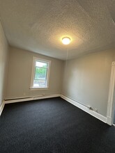 4 Thompson Ct, Unit 4 in Enfield, CT - Building Photo - Building Photo