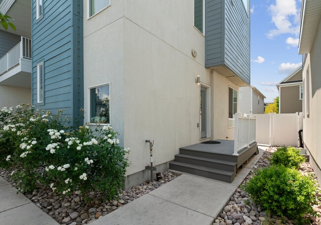 1569 W Neon Way in West Valley City, UT - Building Photo - Building Photo