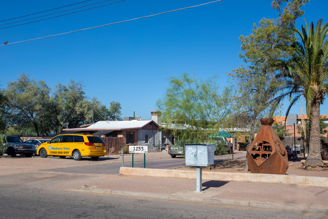 3245-3261 N Geronimo Ave in Tucson, AZ - Building Photo - Building Photo