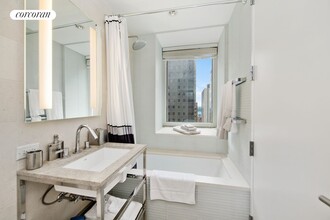 70 W 45th St in New York, NY - Building Photo - Building Photo
