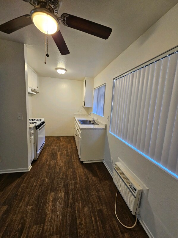 2221 E Lenita Ln in Santa Ana, CA - Building Photo - Building Photo