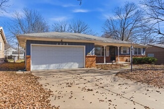 2308 S Hampton Ave in Springfield, MO - Foto de edificio - Building Photo