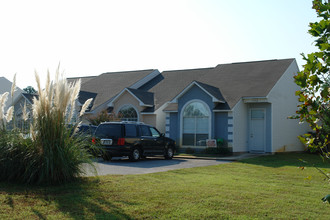 1352-1358 Redwood Ln in Gulf Breeze, FL - Building Photo - Building Photo