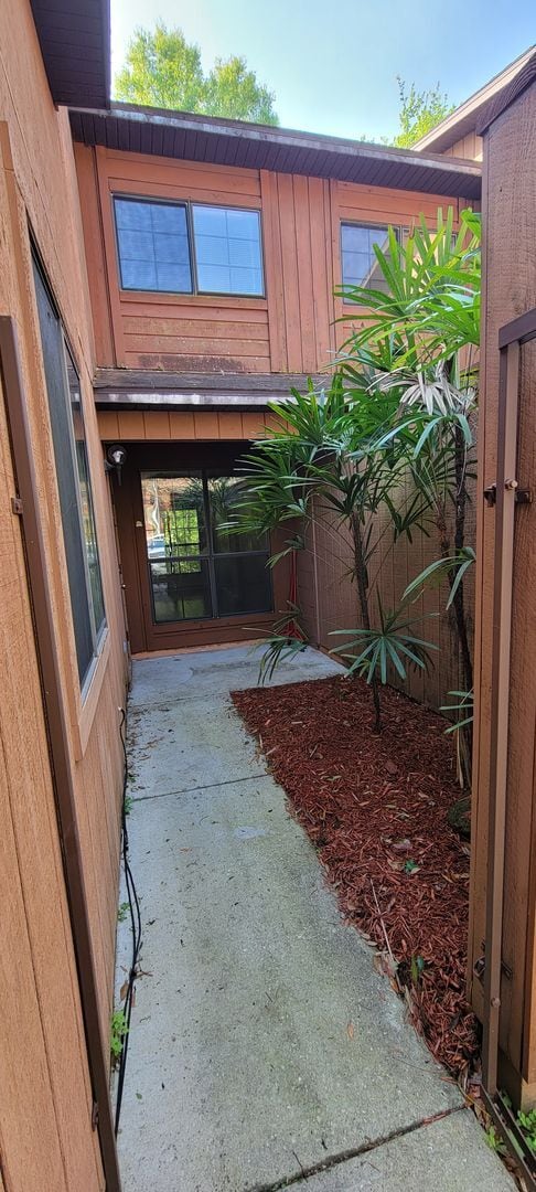5859 SW 8th Pl in Gainesville, FL - Building Photo - Building Photo