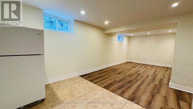 435 Cummer Ave in Toronto, ON - Building Photo - Building Photo