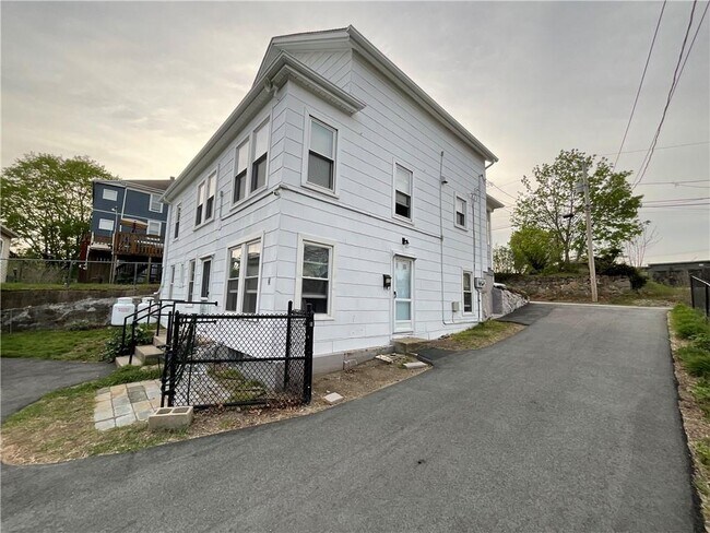 27 Mill St in West Warwick, RI - Building Photo - Building Photo