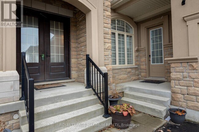 25 Munsie Dr in Nobleton, ON - Building Photo - Building Photo