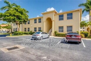 4219 Bellasol Cir in Ft. Myers, FL - Building Photo