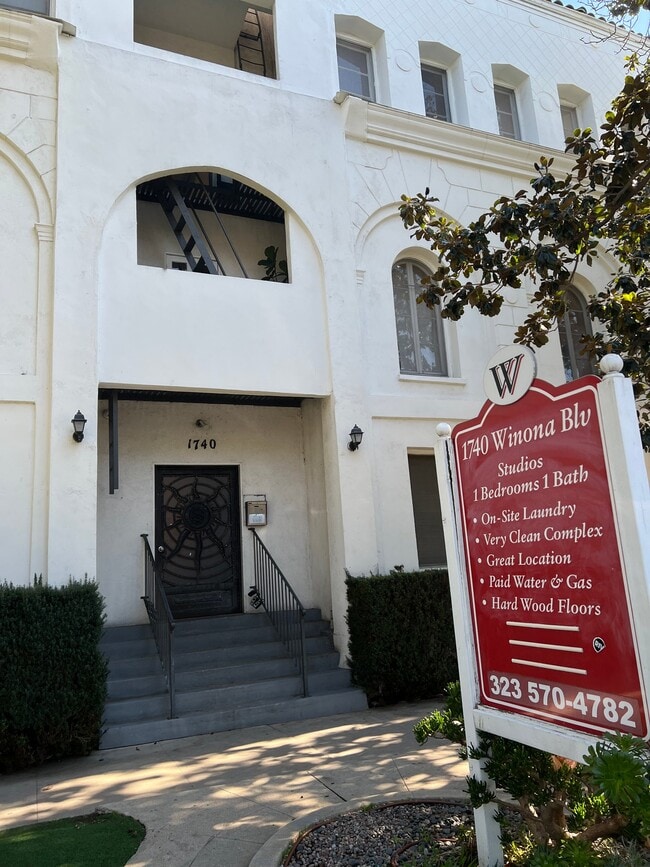 1740 Winona Blvd, Unit 101