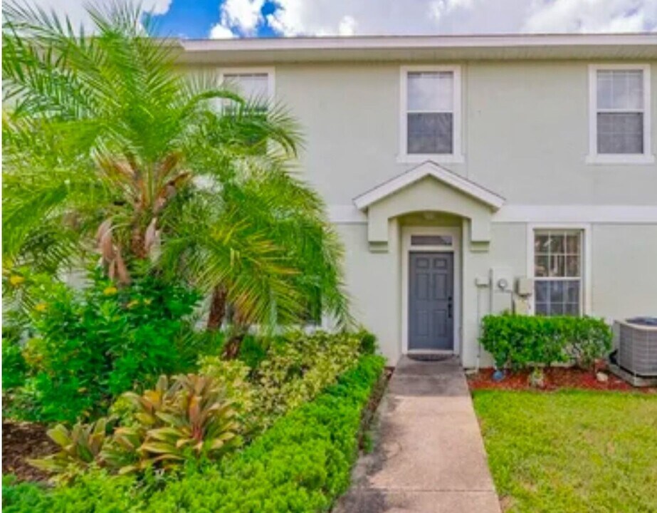 5305 Anhinga Trail in New Port Richey, FL - Building Photo